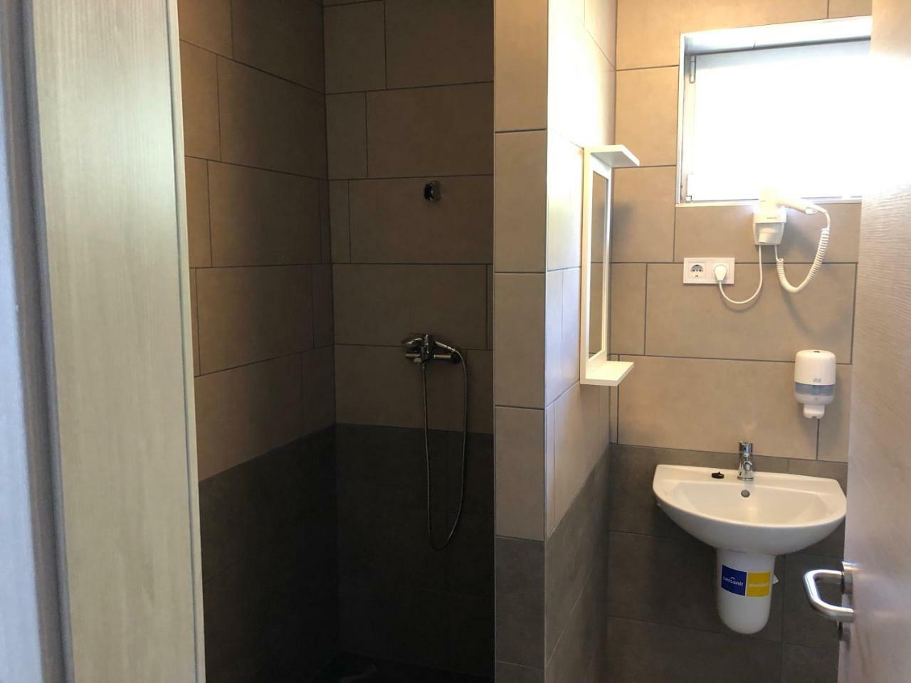 Juno Apartman Vendégház Miskolc Exterior foto