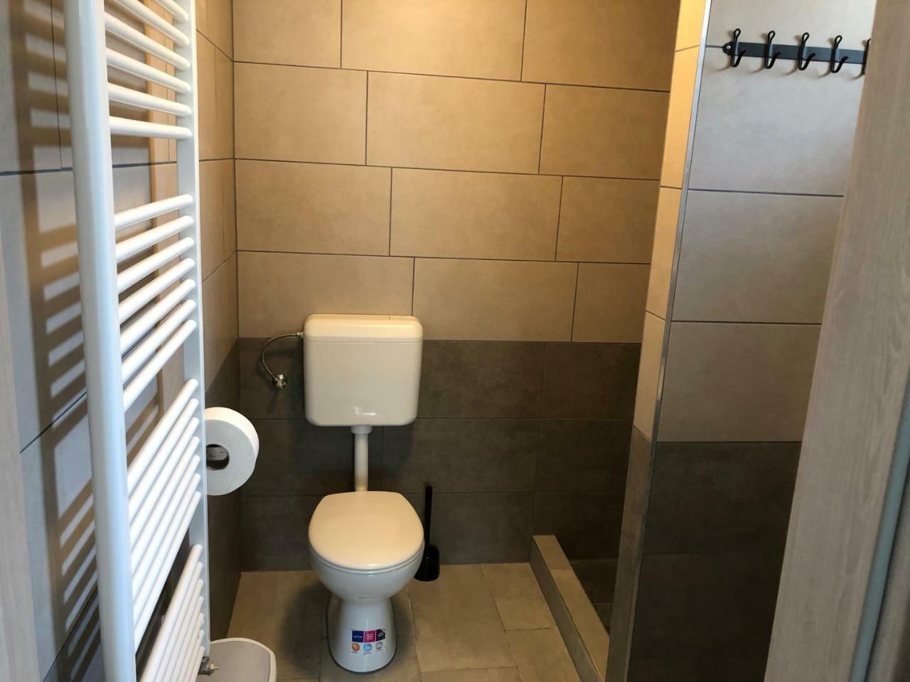 Juno Apartman Vendégház Miskolc Exterior foto